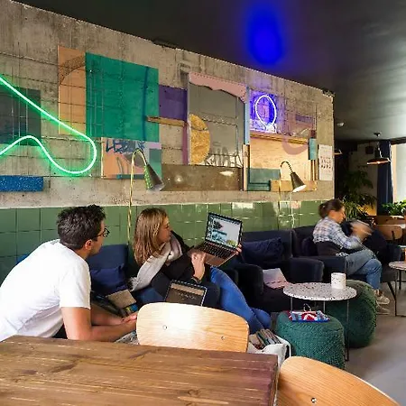 Selina Secret Garden Hostel Lissabon