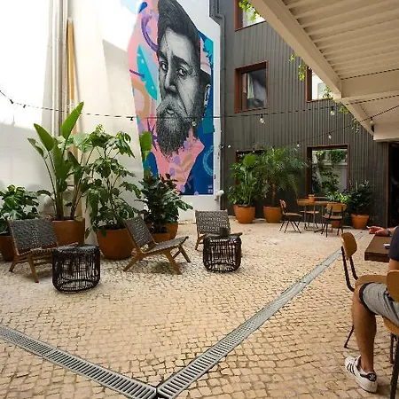 Хостел Secret Patio Лиссабон