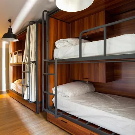 بيت شباب Selina Secret Garden