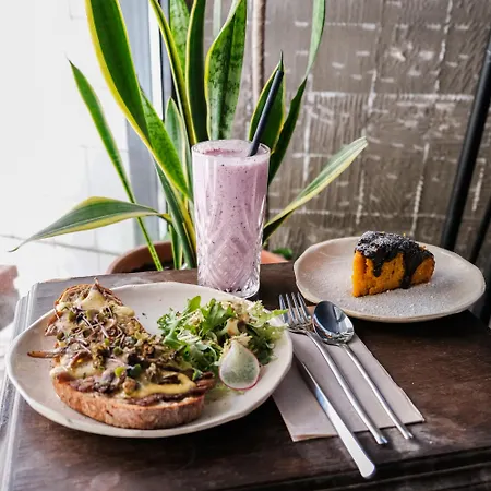 بيت شباب Selina Secret Garden *